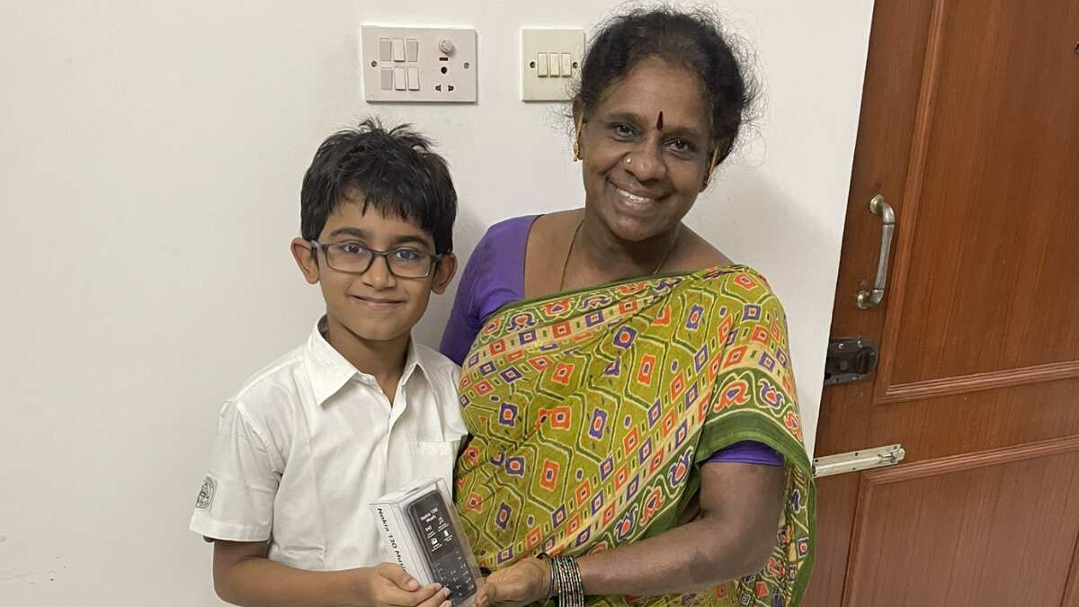 Indian boy gifts phone to house help using money he won from badminton tournaments Indian boy gifts phone to house help using money he won from badminton tournaments