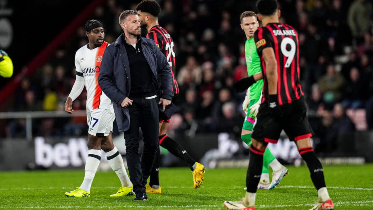 VIDEO: Tom Lockyer collapses during Luton's Premier League clash against Bournemouth VIDEO: Tom Lockyer collapses during Luton's Premier League clash against Bournemouth