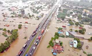Chennai rains: Three dead, 800 stranded on railway station; IMD predicts more rainfall