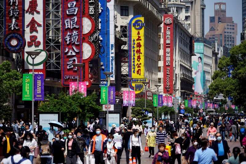 Chinese retailers' shift to lower prices raises concerns of deepening deflation 