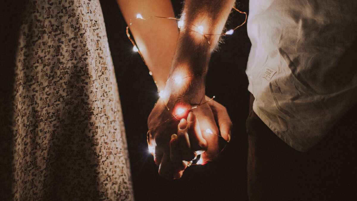 Tinselling: Relationship experts warn couples over THIS new holiday dating trend. Know what it is Tinselling: Relationship experts warn couples over THIS new holiday dating trend. Know what it is