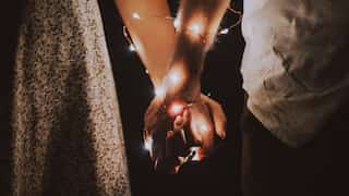 Tinselling: Relationship experts warn couples over THIS new holiday dating trend. Know what it is