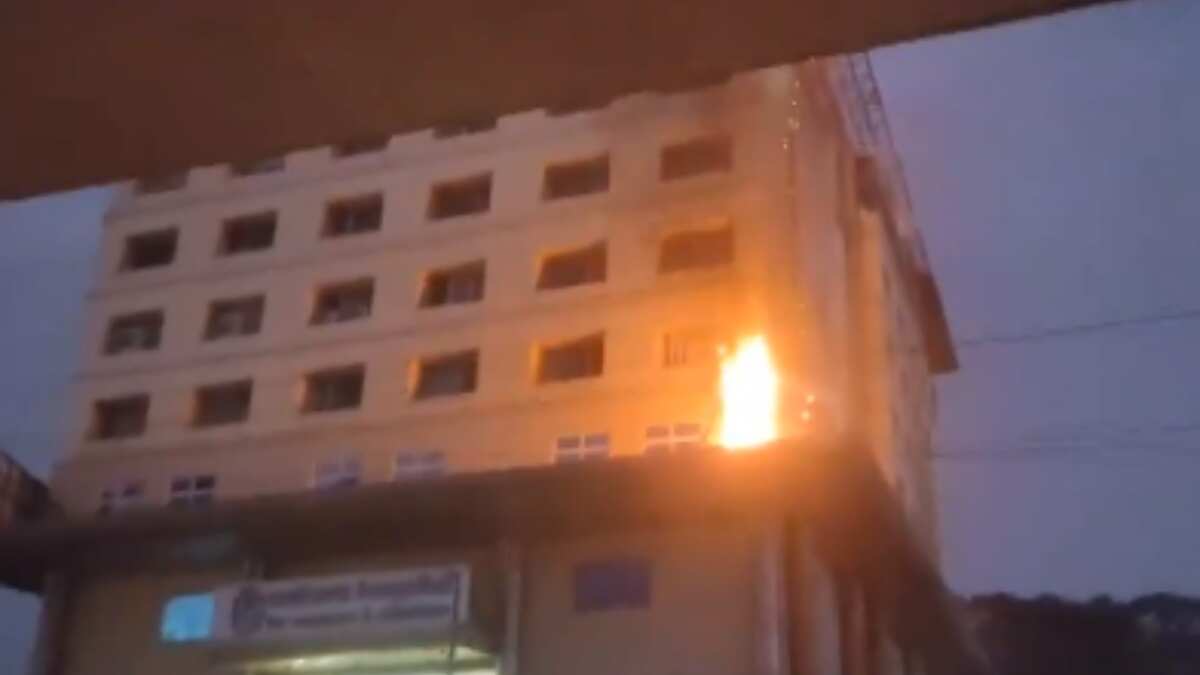 Major fire breaks out at hospital in India's Hyderabad Major fire breaks out at hospital in India's Hyderabad