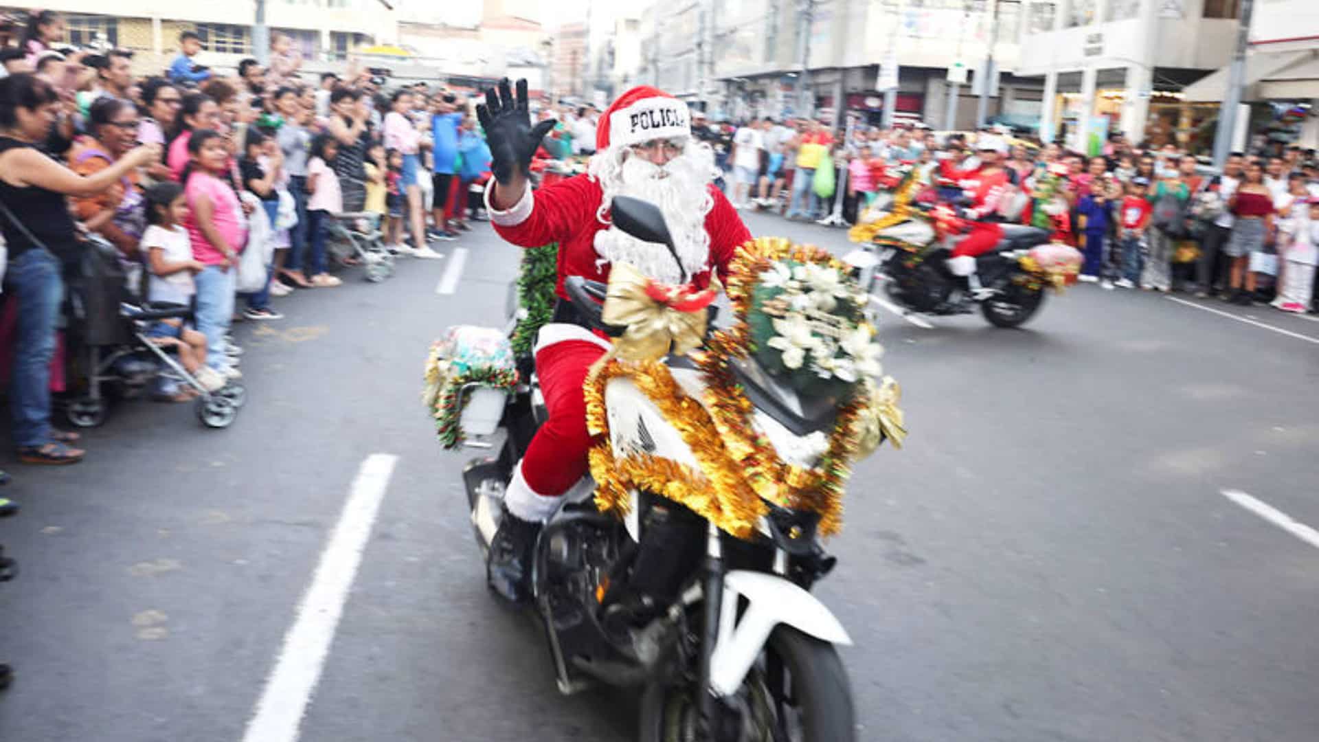 Sleighing crime: 'Santa-cop' raids drug ring in Peruvian festive sting. Watch