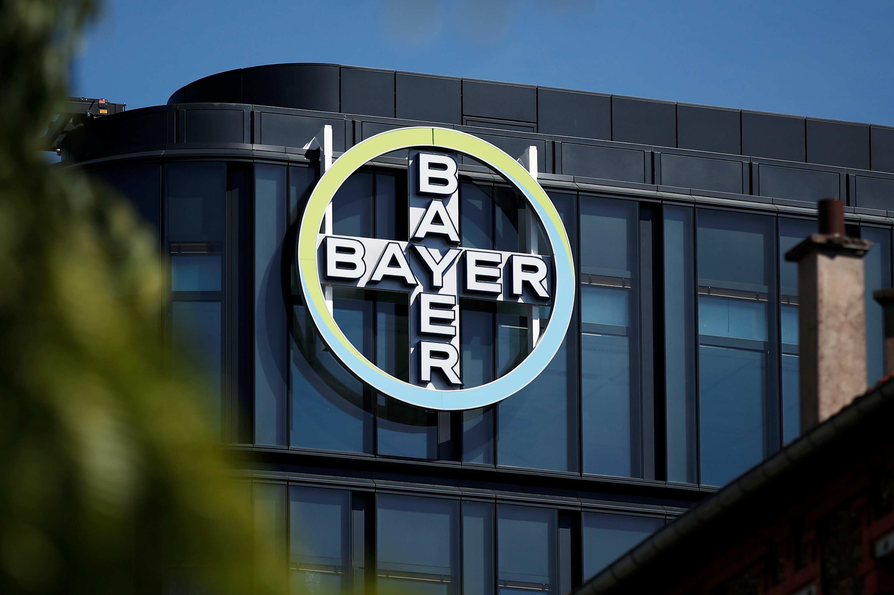 Bayer breaks losing streak with victory in roundup cancer trial
