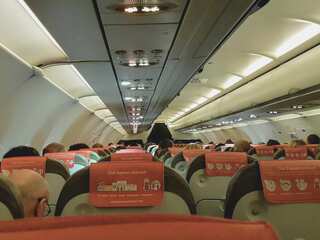 Male passenger praised for not giving up his seat for pregnant lady on flight, here’s why