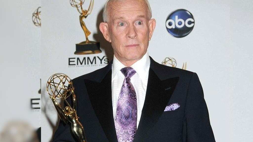 Tom Smothers of music-comedy duo The Smothers Brothers dies at 86