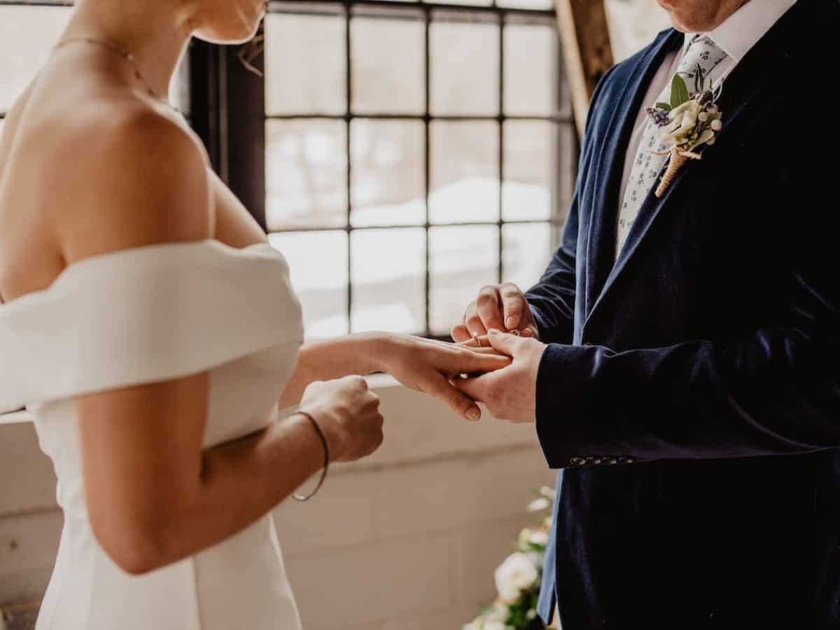 1-2-3 go, all set for wedding vow! Couples rush to Las Vegas to marry on 'magic date' of New Year's Eve 1-2-3 go, all set for wedding vow! Couples rush to Las Vegas to marry on 'magic date' of New Year's Eve