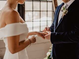 1-2-3 go, all set for wedding vow! Couples rush to Las Vegas to marry on 'magic date' of New Year's Eve