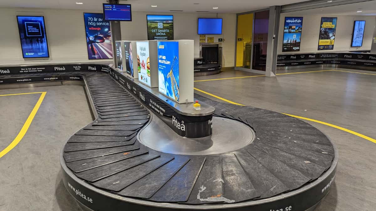 UK Man threatens to poop on airport conveyor belt after luggage gets delayed Trending News
