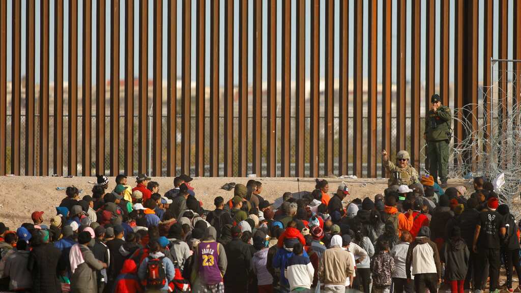 US border officials to process a record 300,000 migrants in December: Report