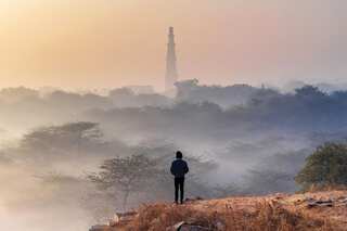 India: Mercury further drops in Delhi to 7.4C as icy winds bring bone-chilling cold