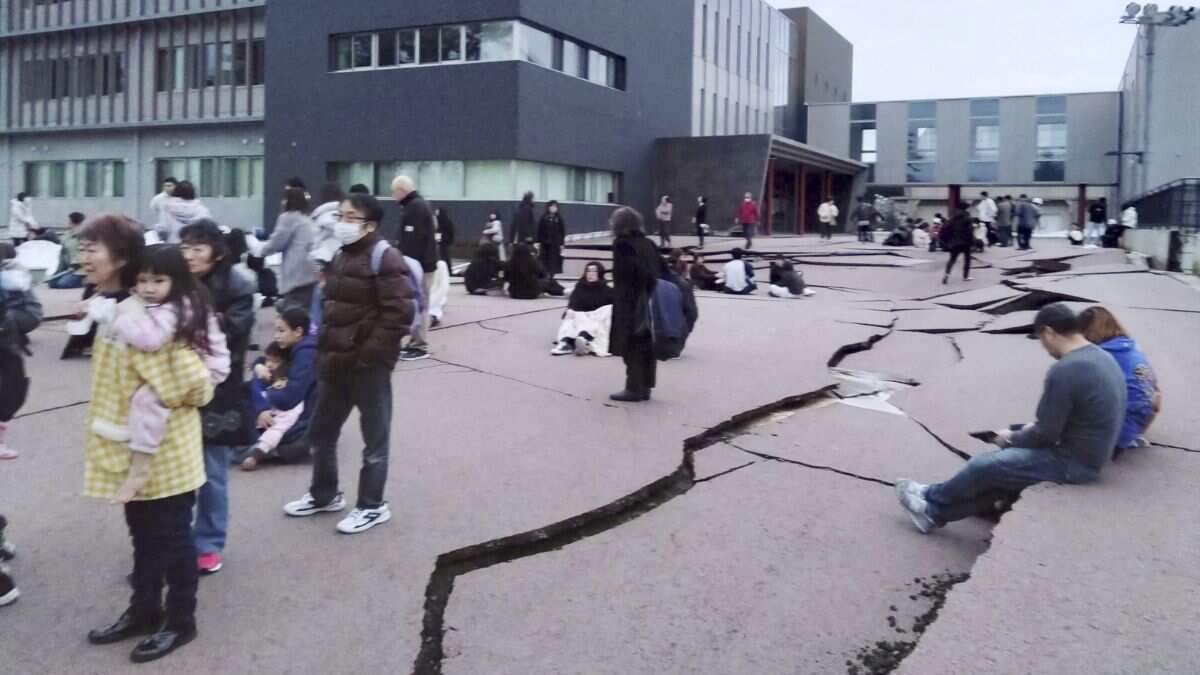 Japan earthquake casualties increase to 62; aftershocks and bad weather aggravate situation Japan earthquake casualties increase to 62; aftershocks and bad weather aggravate situation