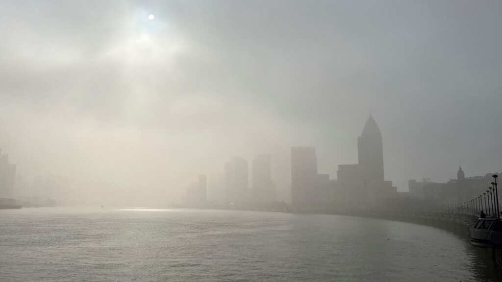 Chinese provinces warn of thick fog, dozens of Shanghai flights delayed