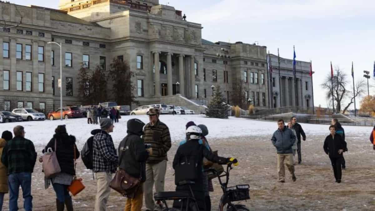 Several US state capitols shut down briefly after receiving hoax bomb threats Several US state capitols shut down briefly after receiving hoax bomb threats