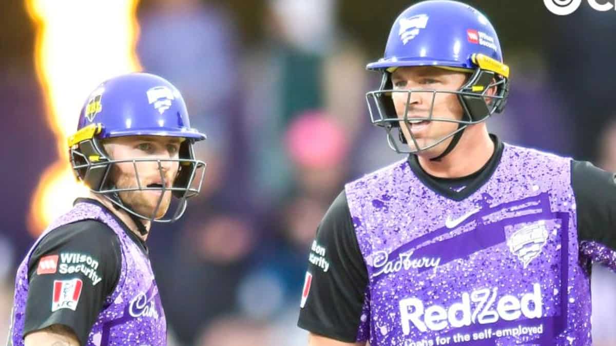 WATCH: Ball goes missing after Ben McDermott shot gets stuck in stadium roof in BBL 13