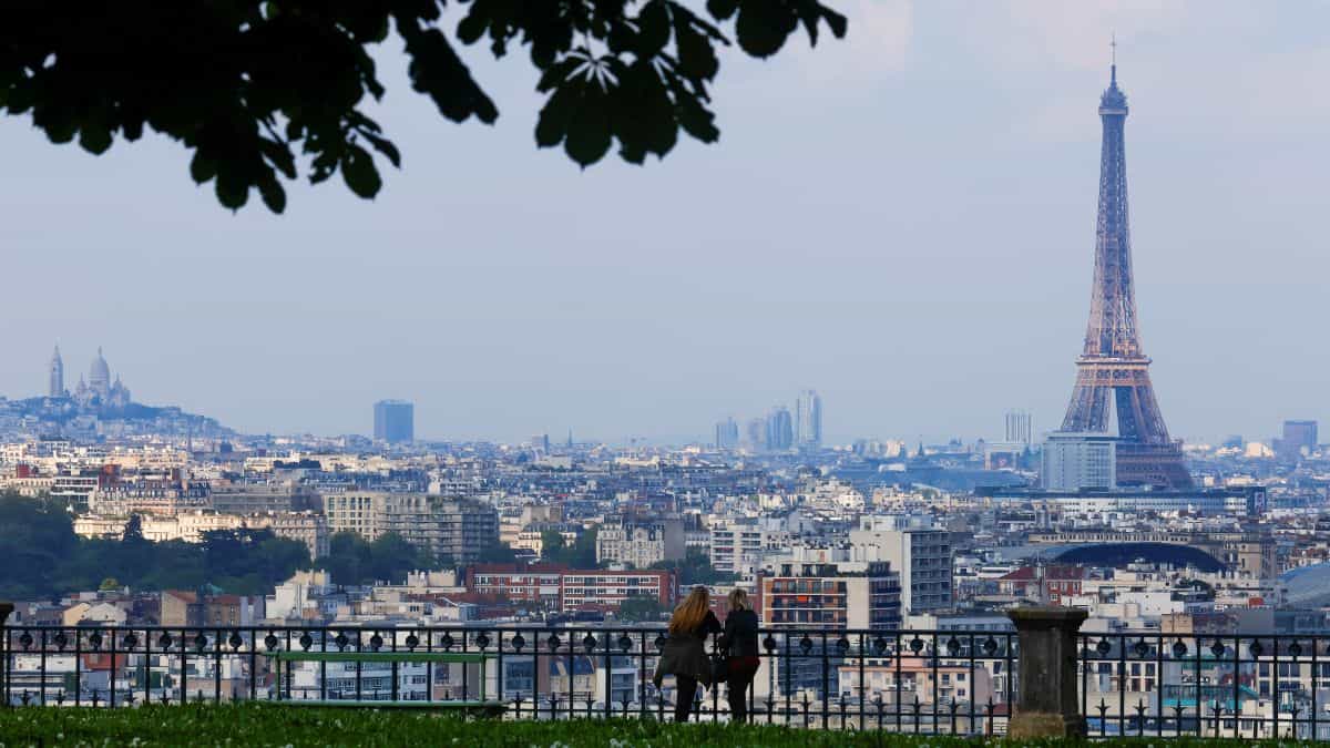 Weeks after Paris' bedbug hysteria, stinging caterpillars now invade French capital Weeks after Paris' bedbug hysteria, stinging caterpillars now invade French capital