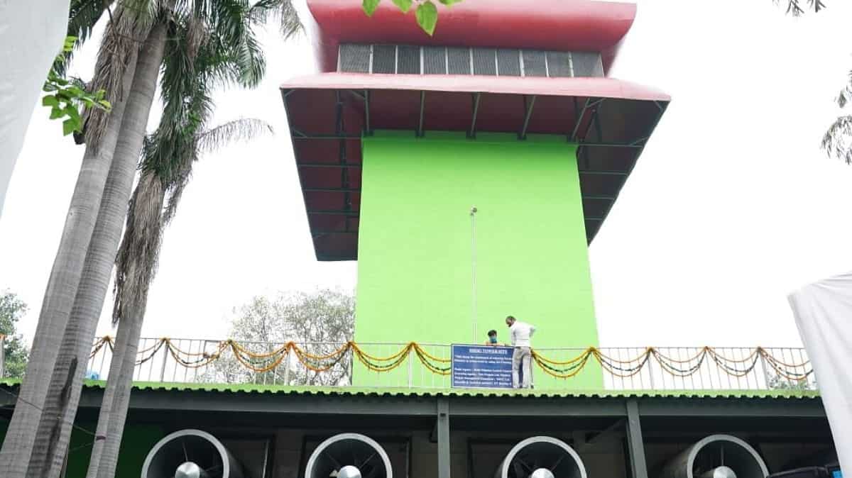 Delhi’s smog tower ‘loses breath’ as workers remain unpaid by Kejriwal govt Delhi’s smog tower ‘loses breath’ as workers remain unpaid by Kejriwal govt
