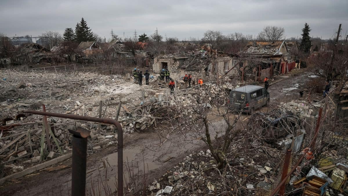 Strong wave of Russian strikes hits areas across Ukraine; 3 killed and dozens injured