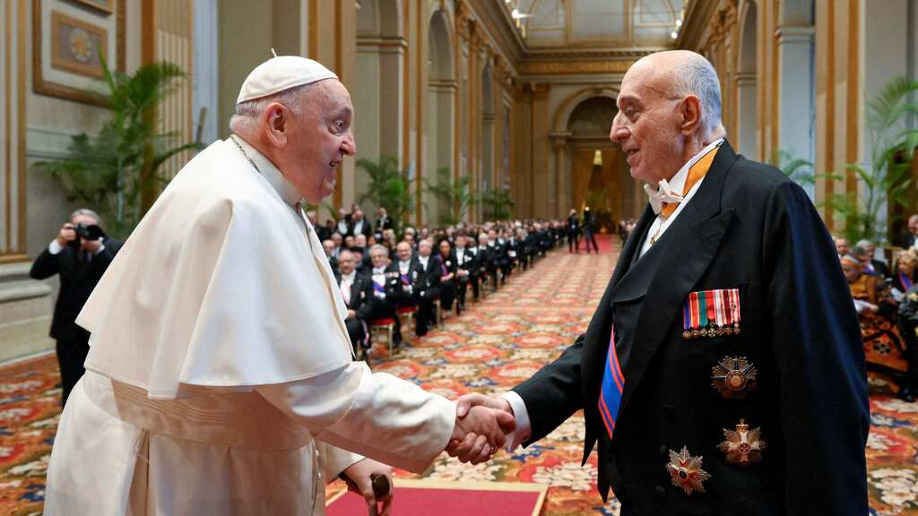 Pope calls for universal ban on ‘despicable’ practice of surrogate motherhood