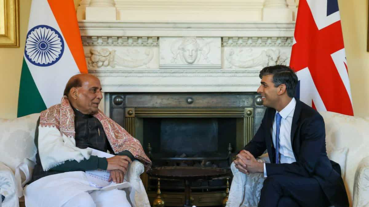 Indian defence minister meets UK PM in London Indian defence minister meets UK PM in London