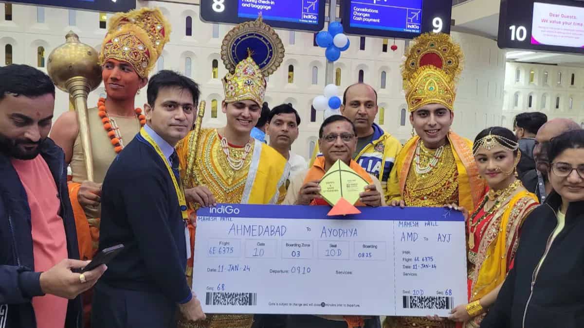 Video: Airline passengers dress up as Lord Ram, Hanuman on first flight to Ayodhya Video: Airline passengers dress up as Lord Ram, Hanuman on first flight to Ayodhya