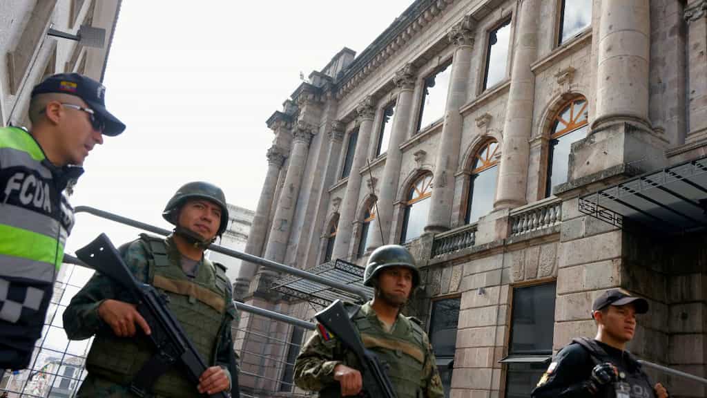 Ecuador violence: 178 prison guards, staff held hostage by gangs