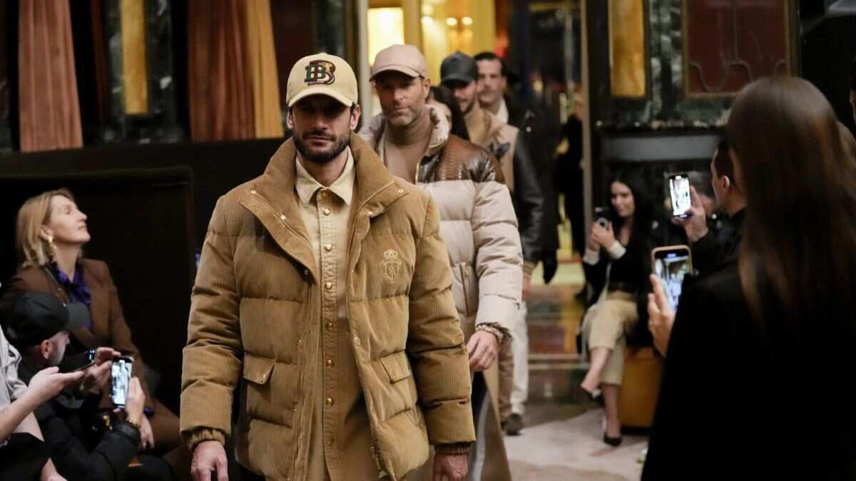 Milan Fashion Week: Twins transform from grunge to glam at twin-designed Dsquared2 Milan Fashion Week: Twins transform from grunge to glam at twin-designed Dsquared2