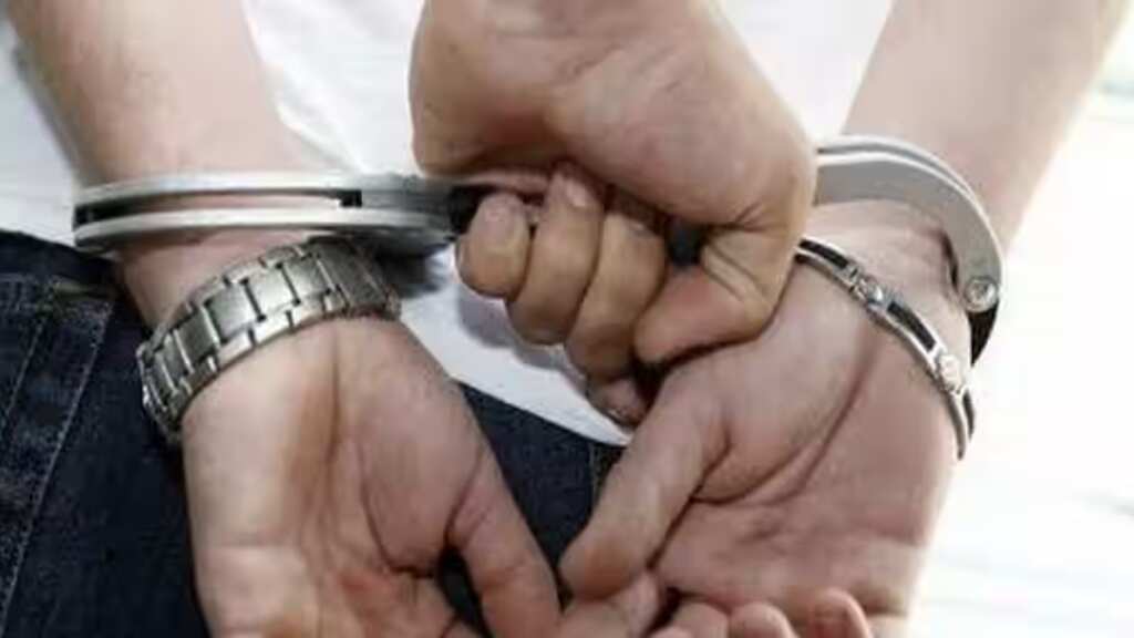 Three Indians held while illegally entering US from Canada