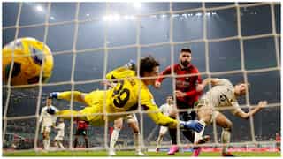 Olivier Giroud magic helps ruthless AC Milan ease past AS Roma with 3-1 win
