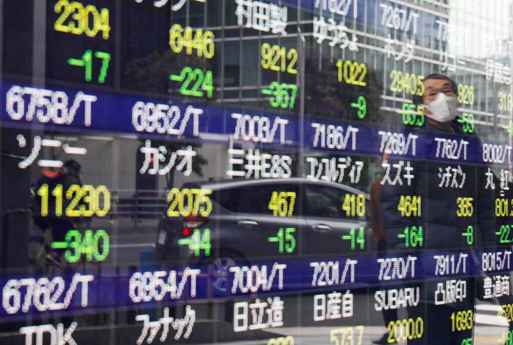 Asia stocks waver as China opts against rate cut: Report