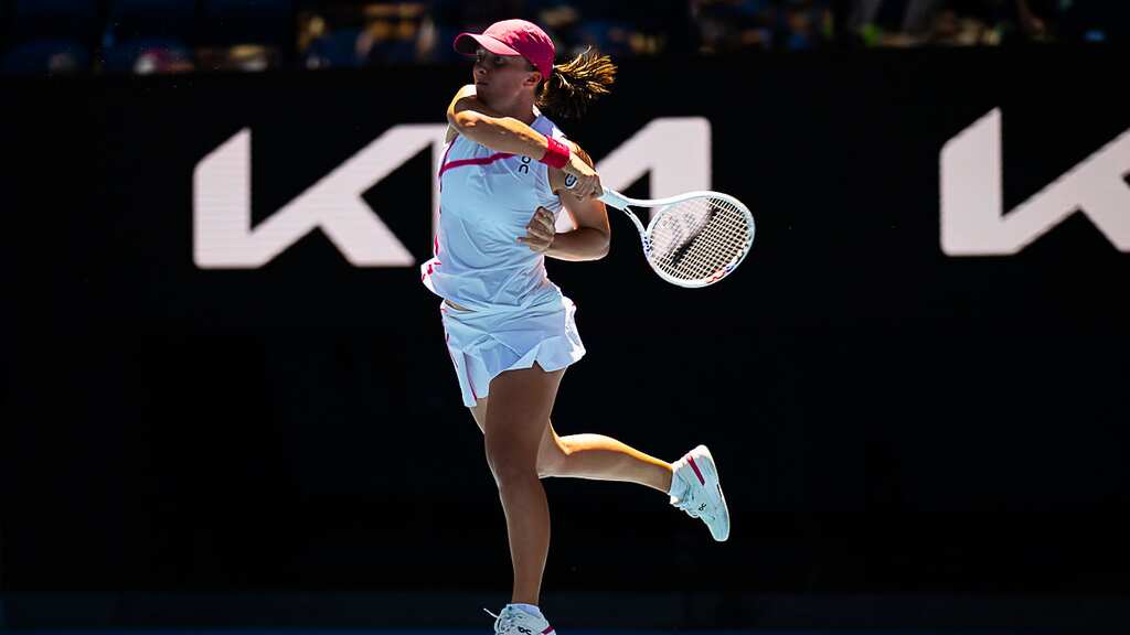 Australian Open: Iga Swiatek battles through tough test against former champion Sofia Kenin