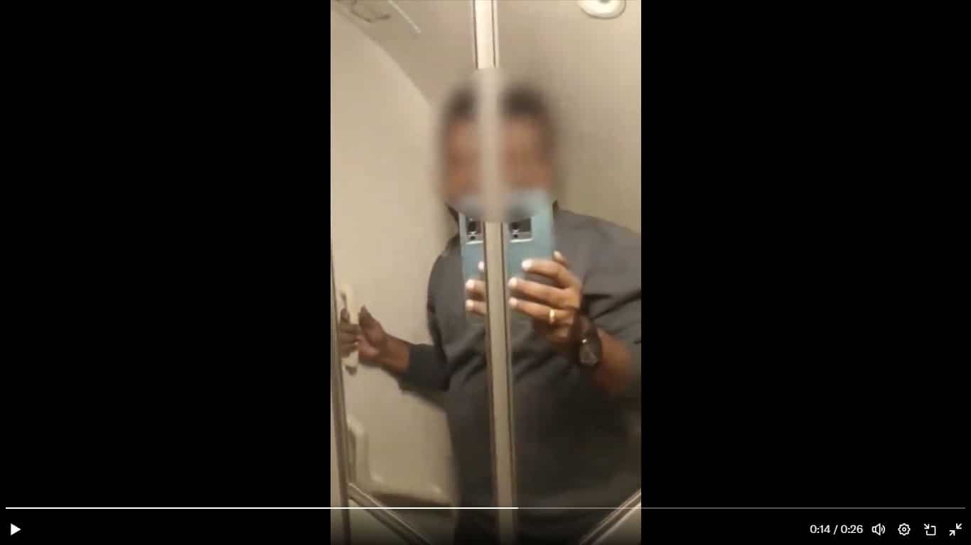 WATCH I SpiceJet passenger stuck in toilet recorded his ordeal and the video is now going viral WATCH I SpiceJet passenger stuck in toilet recorded his ordeal and the video is now going viral
