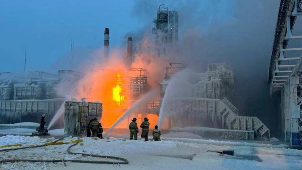 Russia: Fire breaks out at gas terminal in Ust-Luga port; Ukrainian drones sighted in area