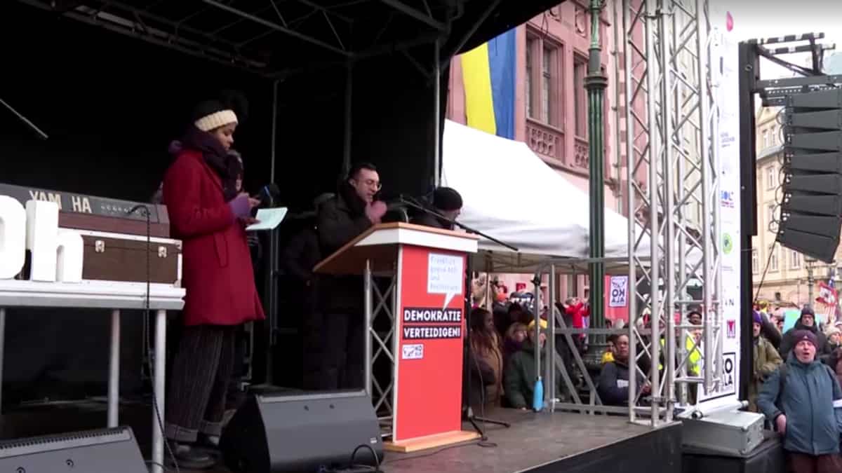 Mayor of Frankfurt addresses the crowd