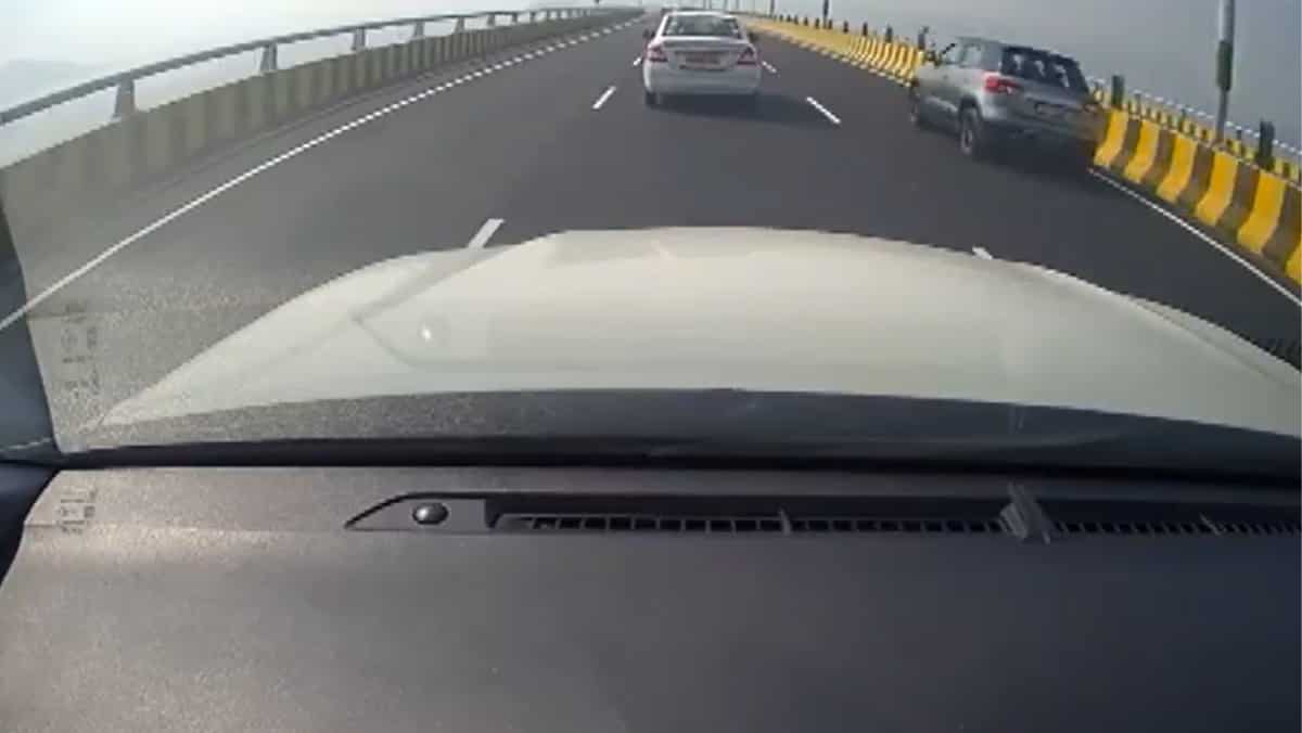 VIRAL VIDEO | Car driver loses control, rams into divider on Mumbai's Atal Setu bridge, 5 injured VIRAL VIDEO | Car driver loses control, rams into divider on Mumbai's Atal Setu bridge, 5 injured