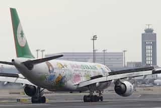 Lunar New Year flights in jeopardy as Eva Air pilots vote for strike