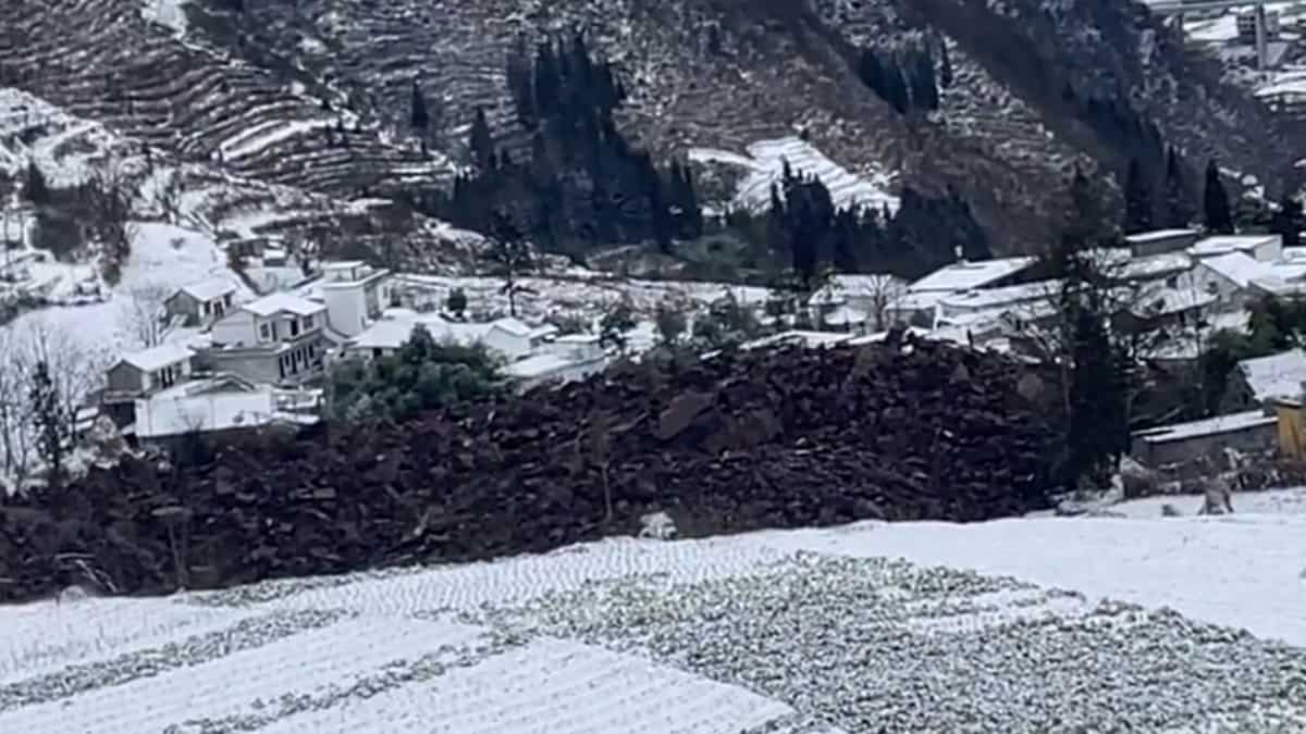 China: Landslide in Yunnan province kills 8 people, hundreds evacuated China: Landslide in Yunnan province kills 8 people, hundreds evacuated