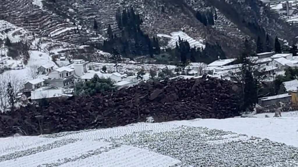 China: Landslide in Yunnan province kills 8 people, hundreds evacuated