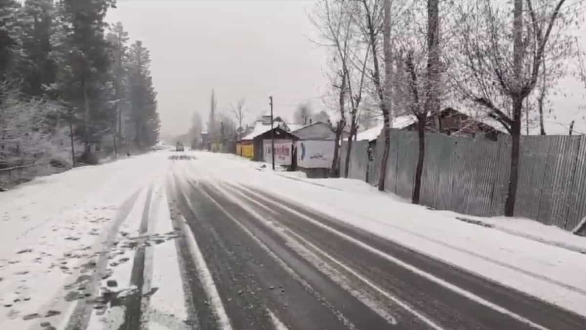 India Kashmir Valley S Longest Dry Spell Breaks With Fresh Snowfall India Kashmir Valley S Longest Dry Spell Breaks With Fresh Snowfall