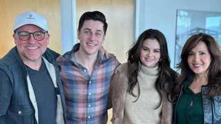 Selena Gomez reunites with her Wizards of Waverly Place co-star David Henrie in new pic