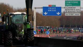 French farmers block highways amid protests against government, thousands of cops deployed