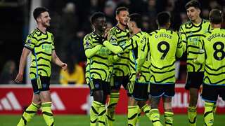 Arsenal overcome Manchester United challenge to go top of Premier League table