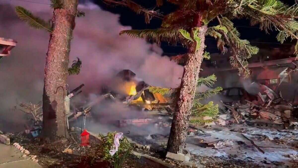 Fatal plane crash in Florida: Multiple dead after aircraft collides with mobile homes Fatal plane crash in Florida: Multiple dead after aircraft collides with mobile homes