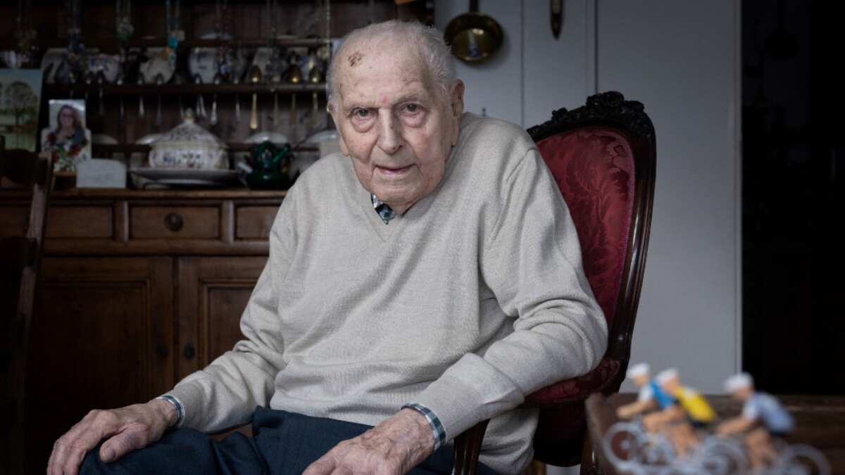 Charles Coste, oldest living French Olympian excited to carry Olympic torch ahead of 2024 Paris Games Charles Coste, oldest living French Olympian excited to carry Olympic torch ahead of 2024 Paris Games