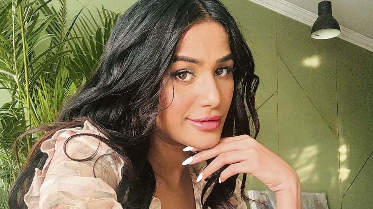 अपनी मौत की झूठी कहानी रचने के आरोप में पूनम पांडे पर कानूनी संकट मंडरा रहा है