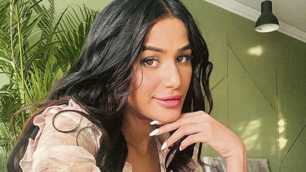 Legal trouble looms for Poonam Pandey for faking her death - Entertainment News