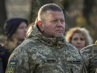 Ukraine tells White House of plan to fire top commander: Report