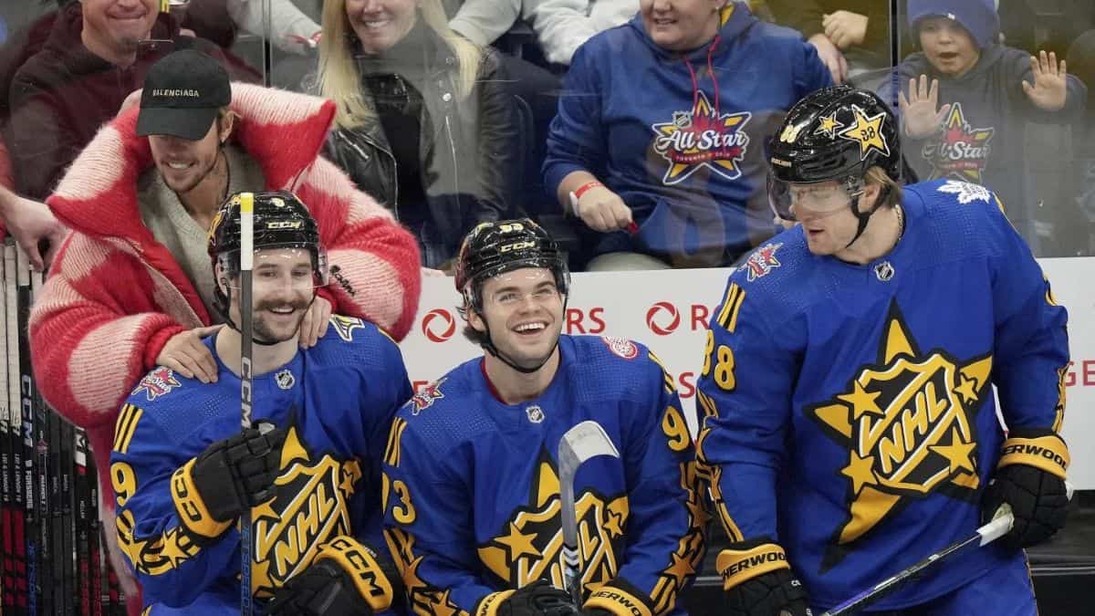 Justin Bieber takes the ice, grabs the spotlight at NHL All-Star Weekend Justin Bieber takes the ice, grabs the spotlight at NHL All-Star Weekend