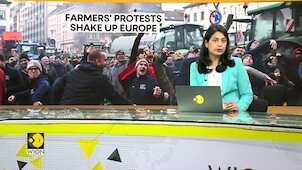 Spain: Farmers blockade highways with thousands of tractors